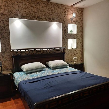 3 Bedroom Furnished Holiday Home Near Valencia Town, Lake City & Ring Road ラホール エクステリア 写真