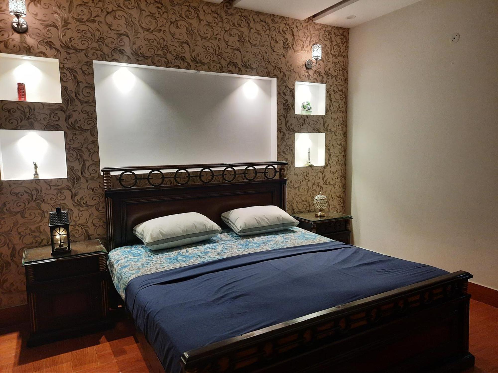 3 Bedroom Furnished Holiday Home Near Valencia Town, Lake City & Ring Road ラホール エクステリア 写真