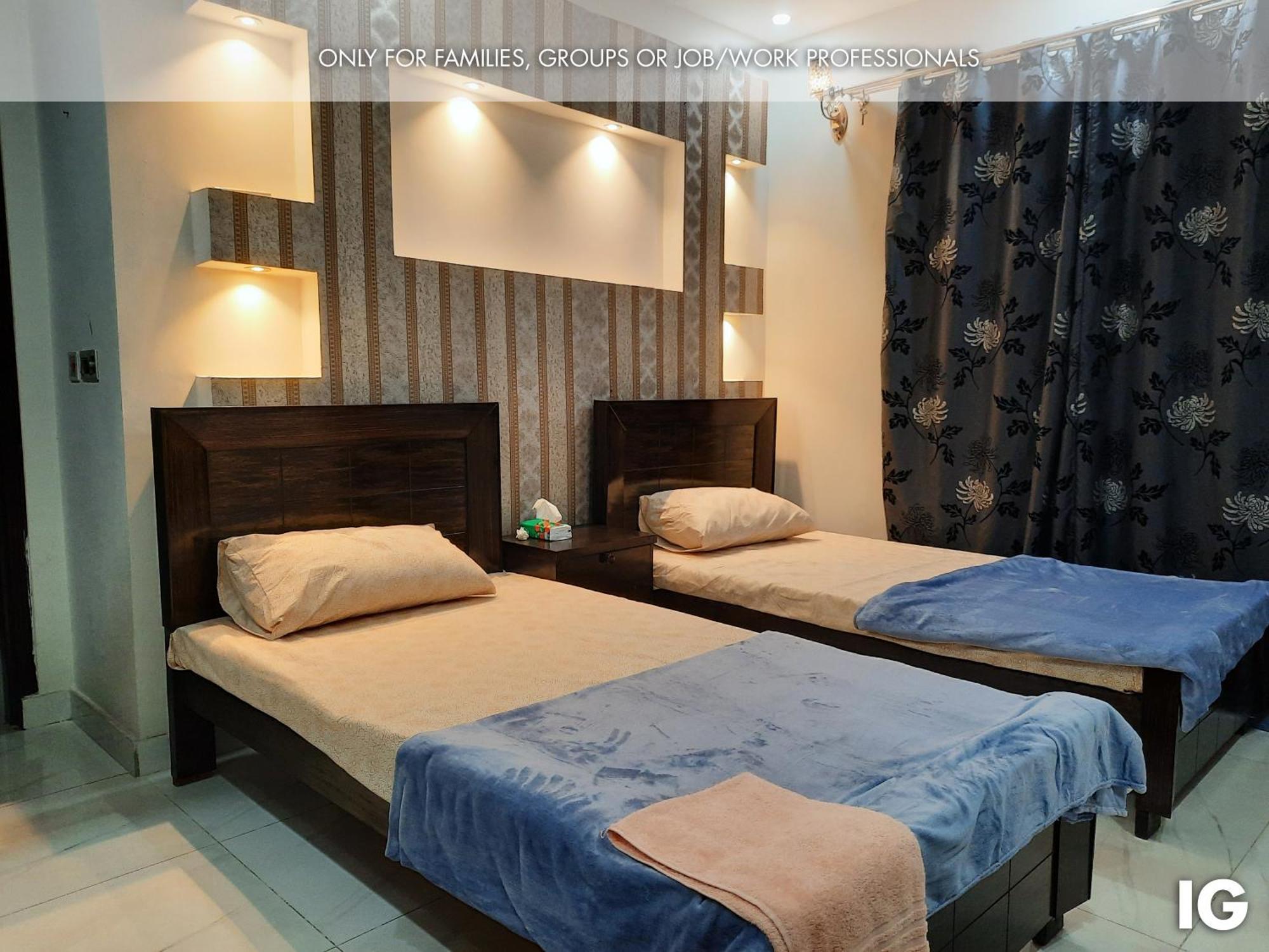 3 Bedroom Furnished Holiday Home Near Valencia Town, Lake City & Ring Road ラホール エクステリア 写真