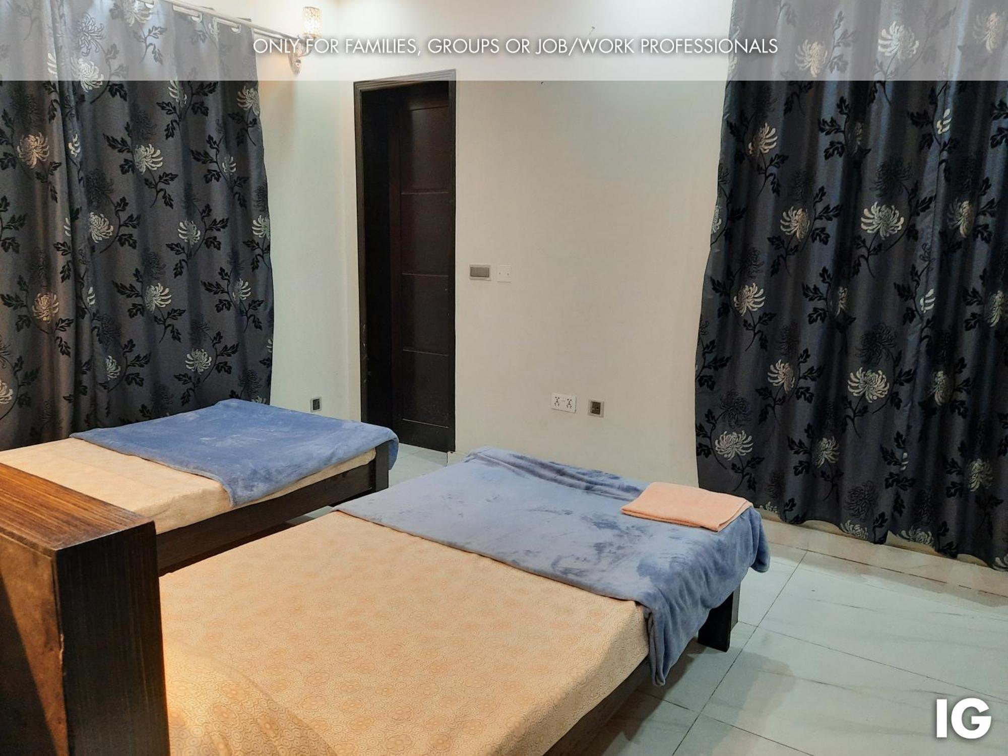 3 Bedroom Furnished Holiday Home Near Valencia Town, Lake City & Ring Road ラホール エクステリア 写真