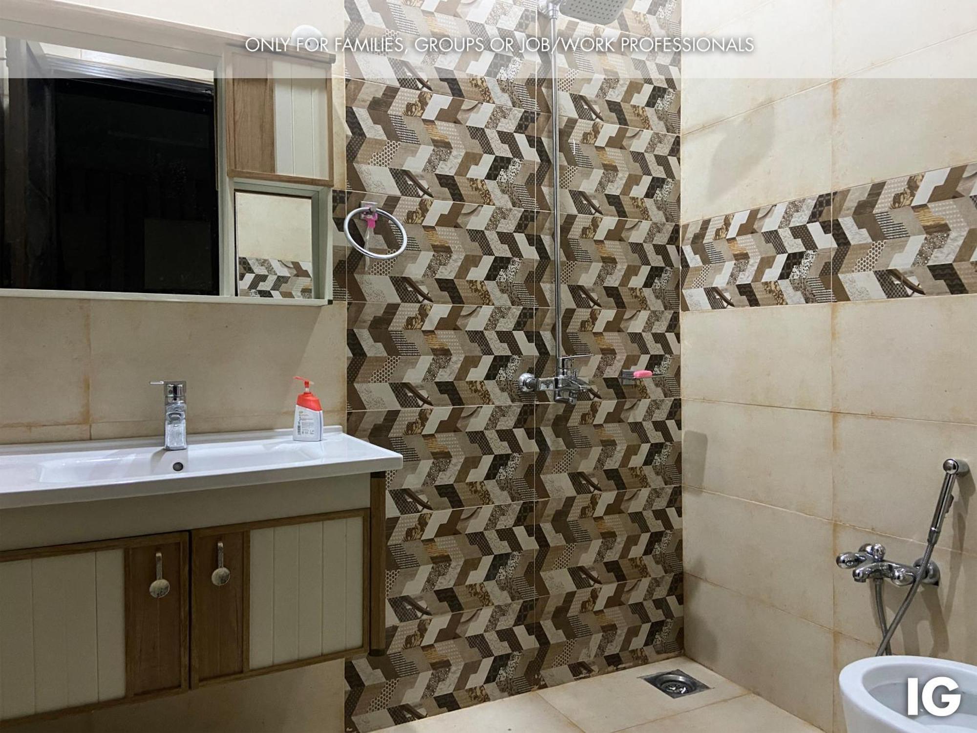 3 Bedroom Furnished Holiday Home Near Valencia Town, Lake City & Ring Road ラホール エクステリア 写真