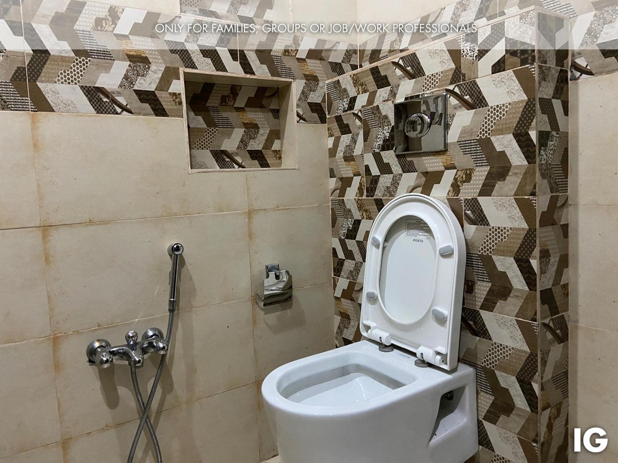 3 Bedroom Furnished Holiday Home Near Valencia Town, Lake City & Ring Road ラホール エクステリア 写真