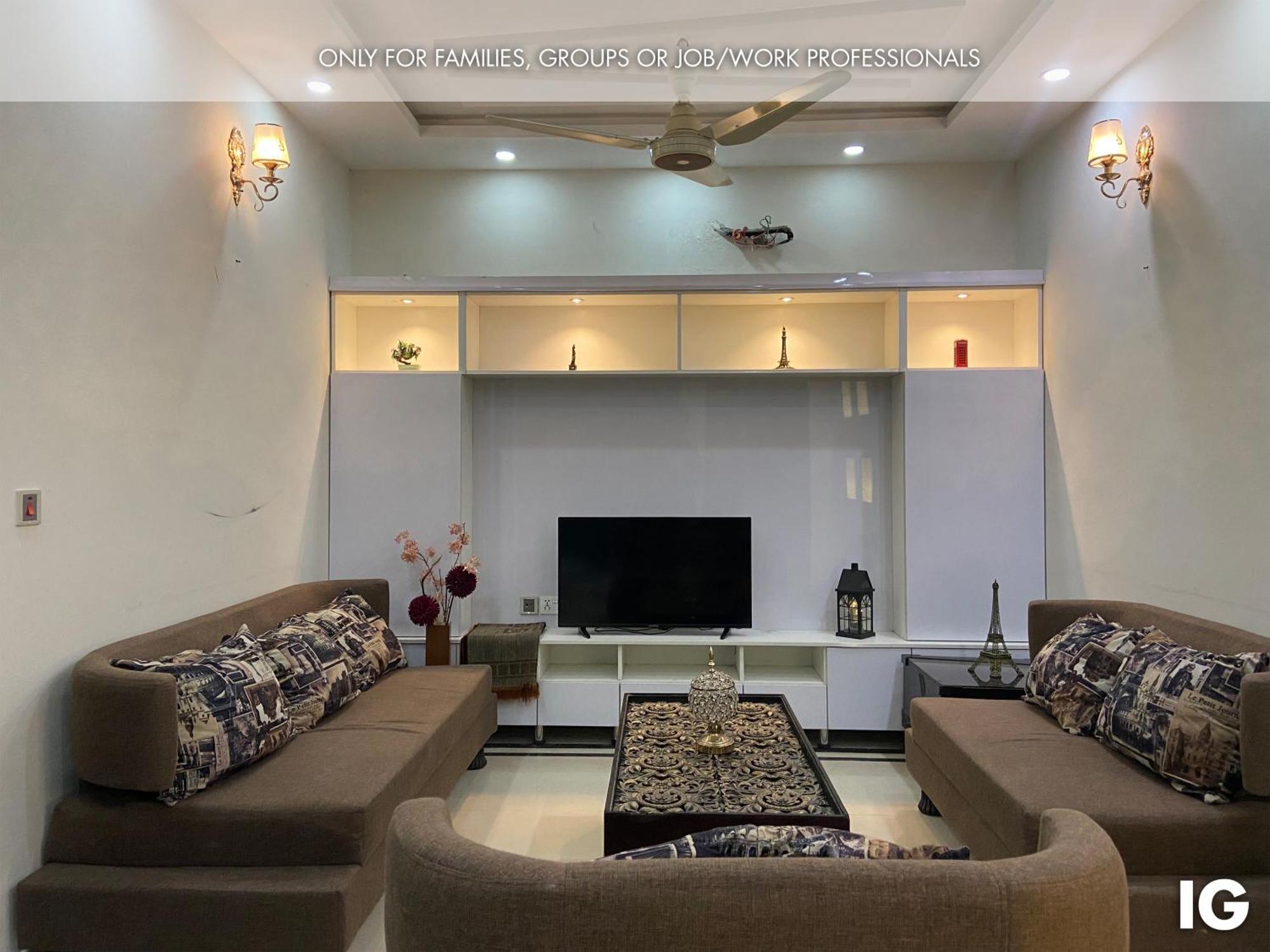 3 Bedroom Furnished Holiday Home Near Valencia Town, Lake City & Ring Road ラホール エクステリア 写真