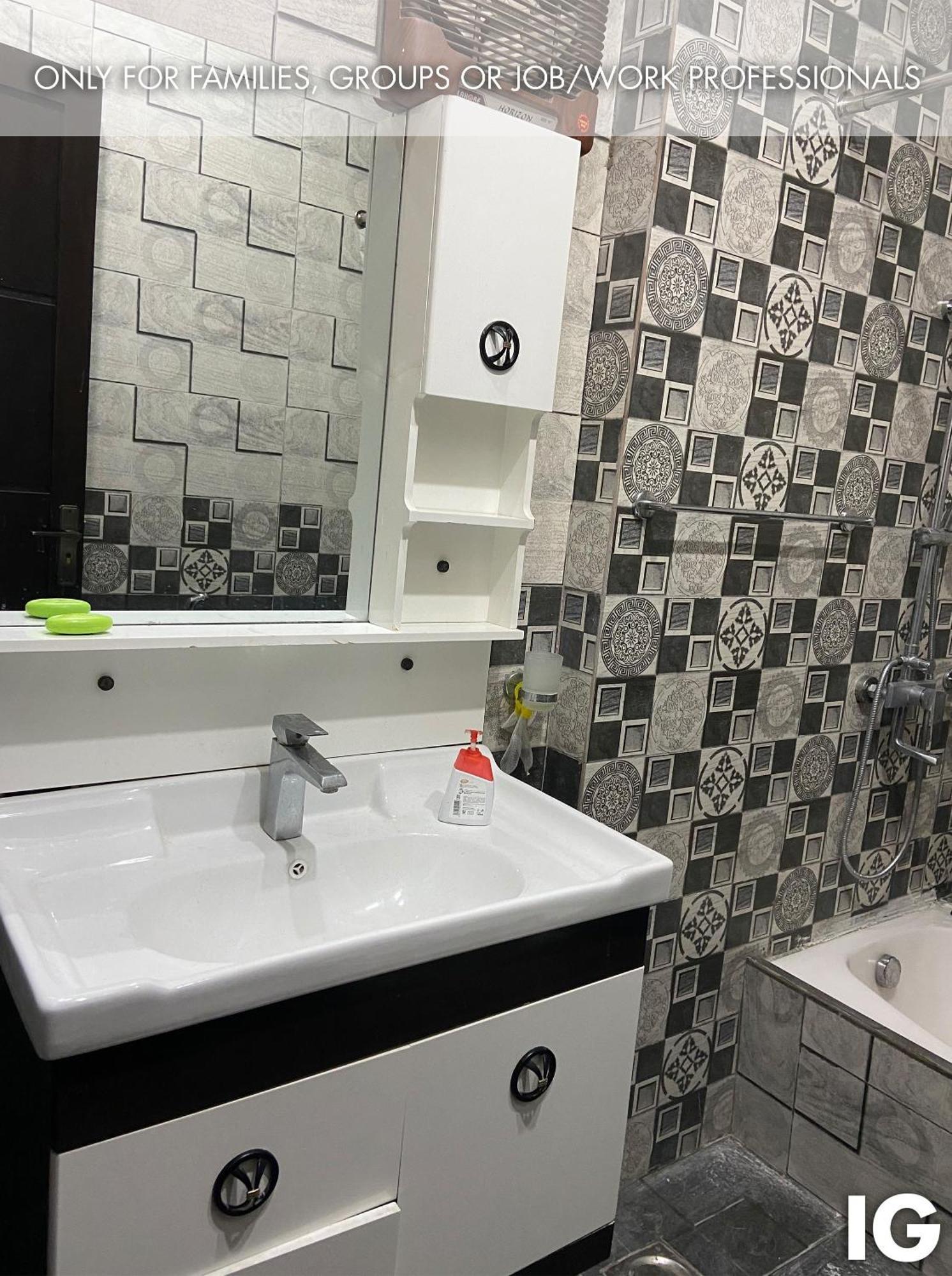 3 Bedroom Furnished Holiday Home Near Valencia Town, Lake City & Ring Road ラホール エクステリア 写真